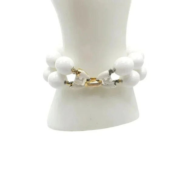 Trifari Double Stranded White Lucite Bead Bracelet Gold Tone Closure Vintage - Picture 3 of 6